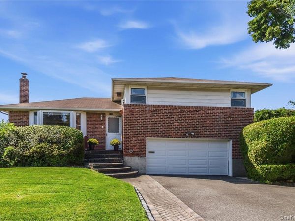 197 Stephen Street , Levittown, NY 11756