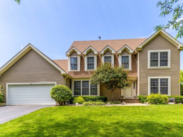 8 N Old Creek Road , Vernon Hills, IL 60061