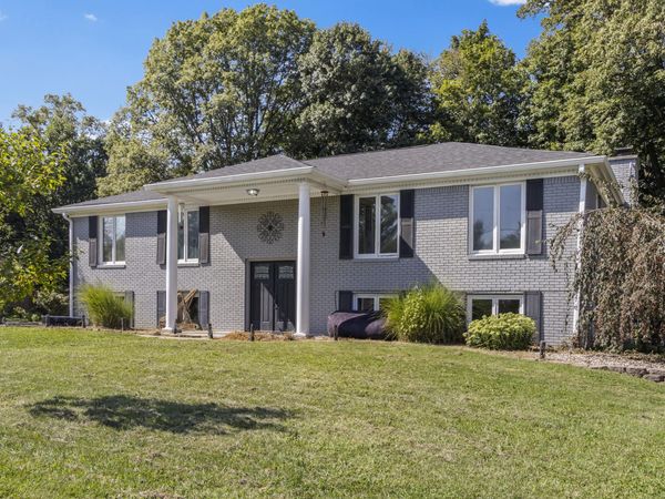 272 Canterbury Drive, Avon, IN 46123