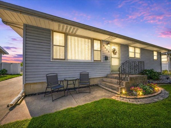 8030 North Drive , Highland, IN 46322
