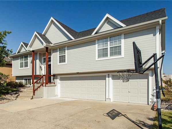 900 NW Poplar Court, Grain Valley, MO 64029