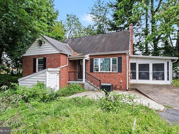 2437 PARKWAY BOULEVARD, HARRISBURG, PA 17103