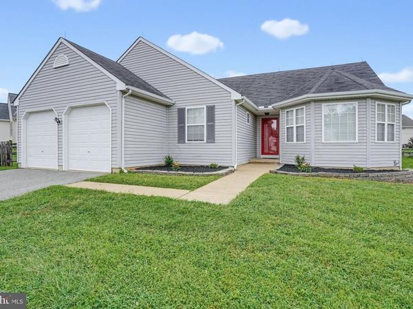 122 FLAGSTONE DRIVE, NEWARK, DE 19702