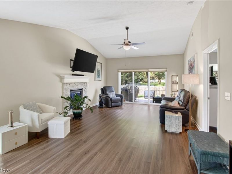 258 Silver Spring Circle, Elyria, OH 44035 Photo 4