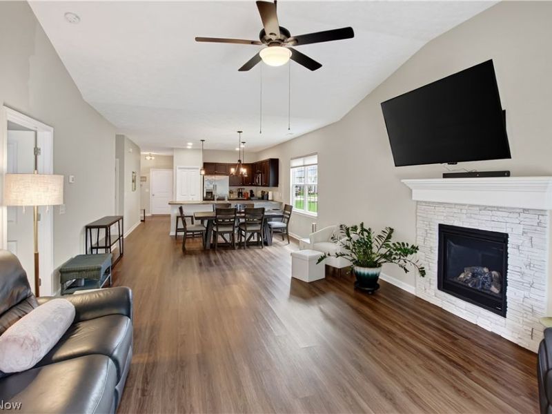258 Silver Spring Circle, Elyria, OH 44035 Photo 5