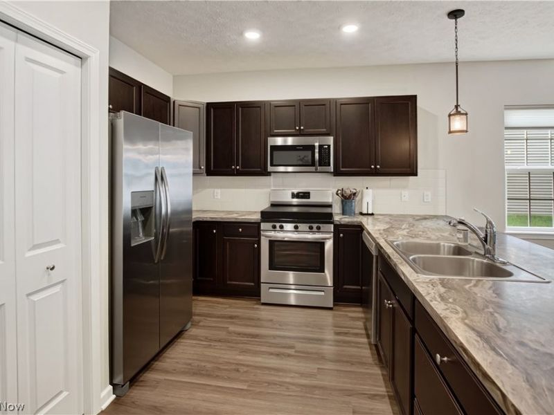 258 Silver Spring Circle, Elyria, OH 44035 Photo 7
