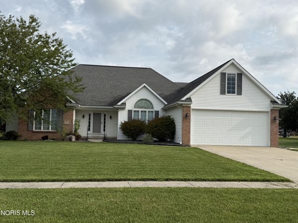 504 W Linden Avenue , Gibsonburg, OH 43431