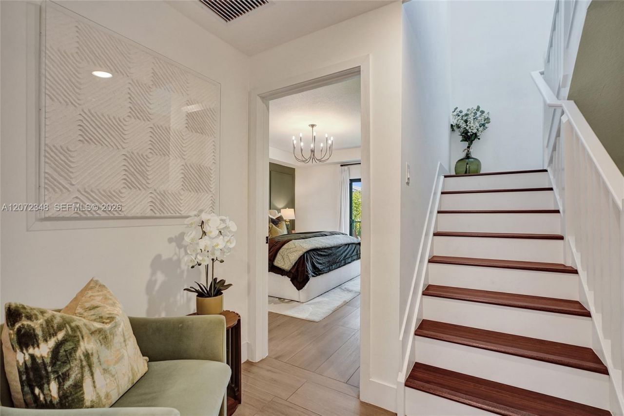 8166 NW 42nd St, Doral, FL 33166 Photo