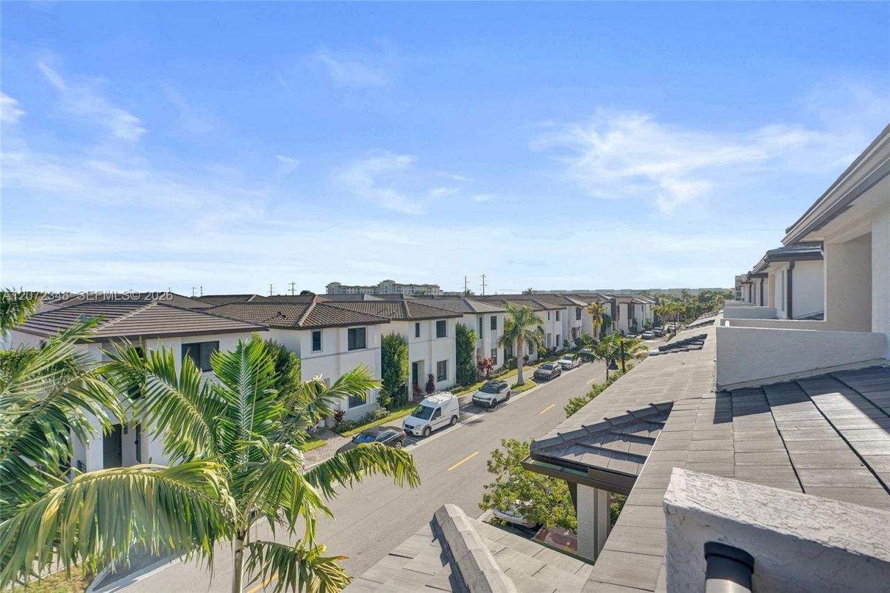 8166 NW 42nd St, Doral, FL 33166 Photo
