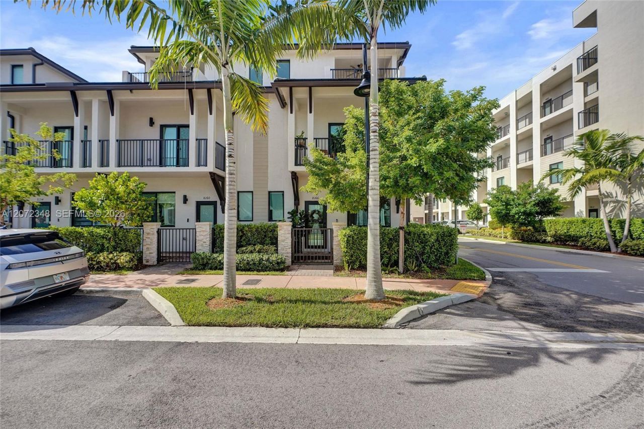 8166 NW 42nd St, Doral, FL 33166 Photo