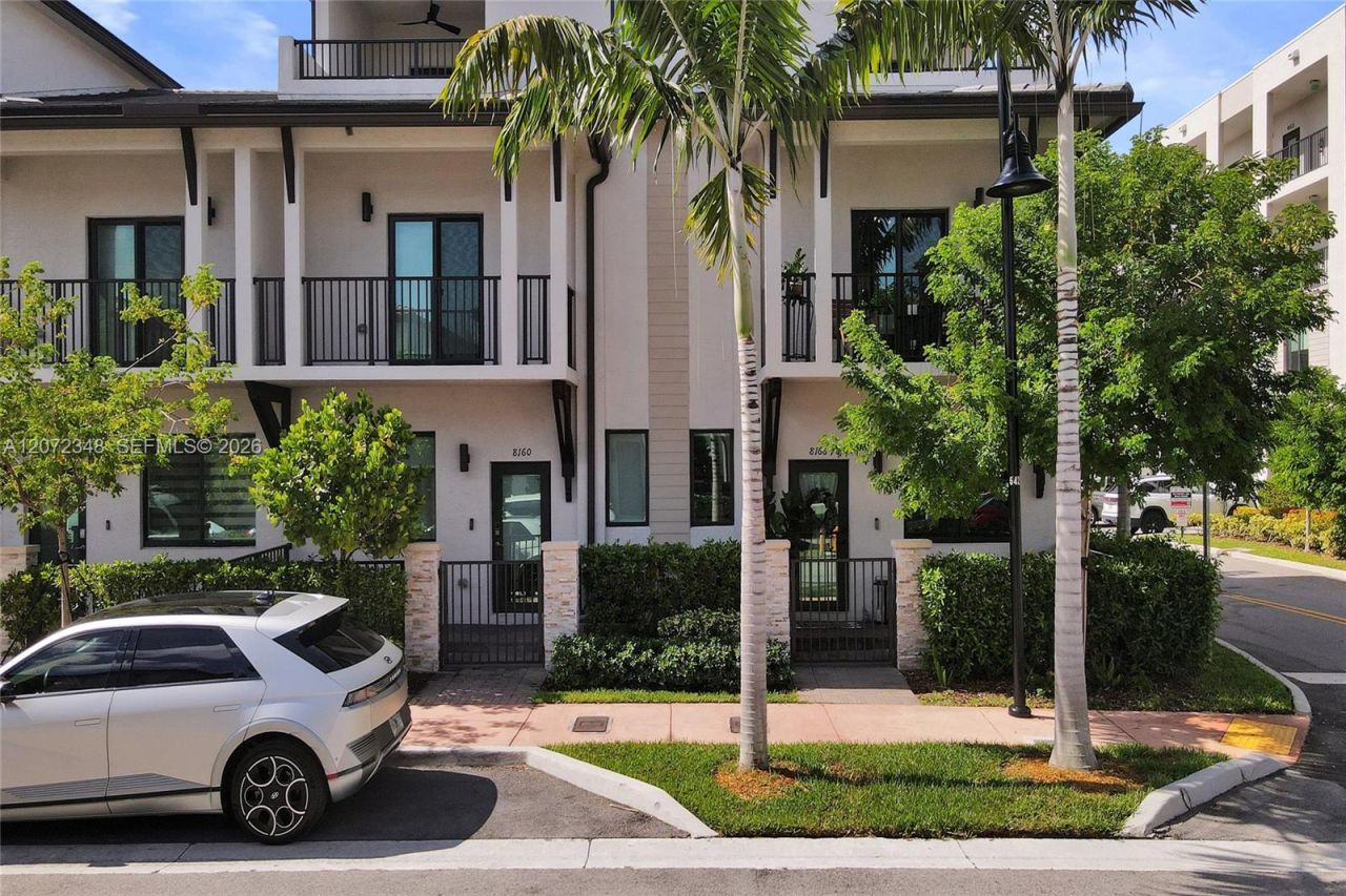 8166 NW 42nd St, Doral, FL 33166 Photo