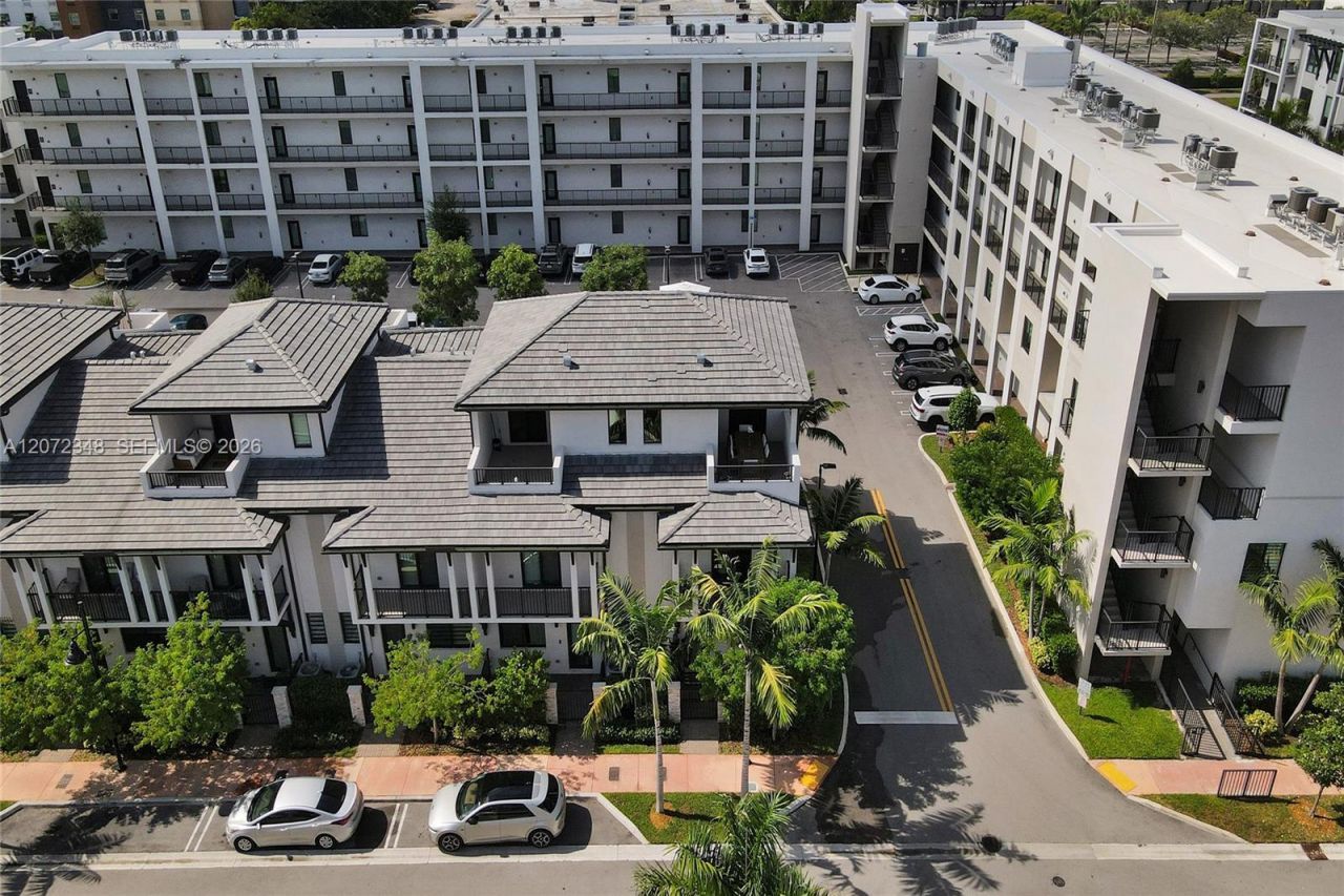8166 NW 42nd St, Doral, FL 33166 Photo