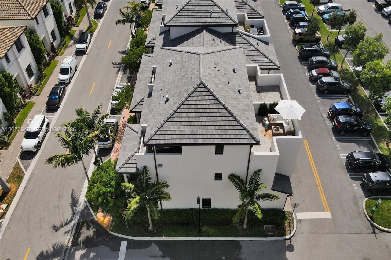 8166 NW 42nd St, Doral, FL 33166 Photo