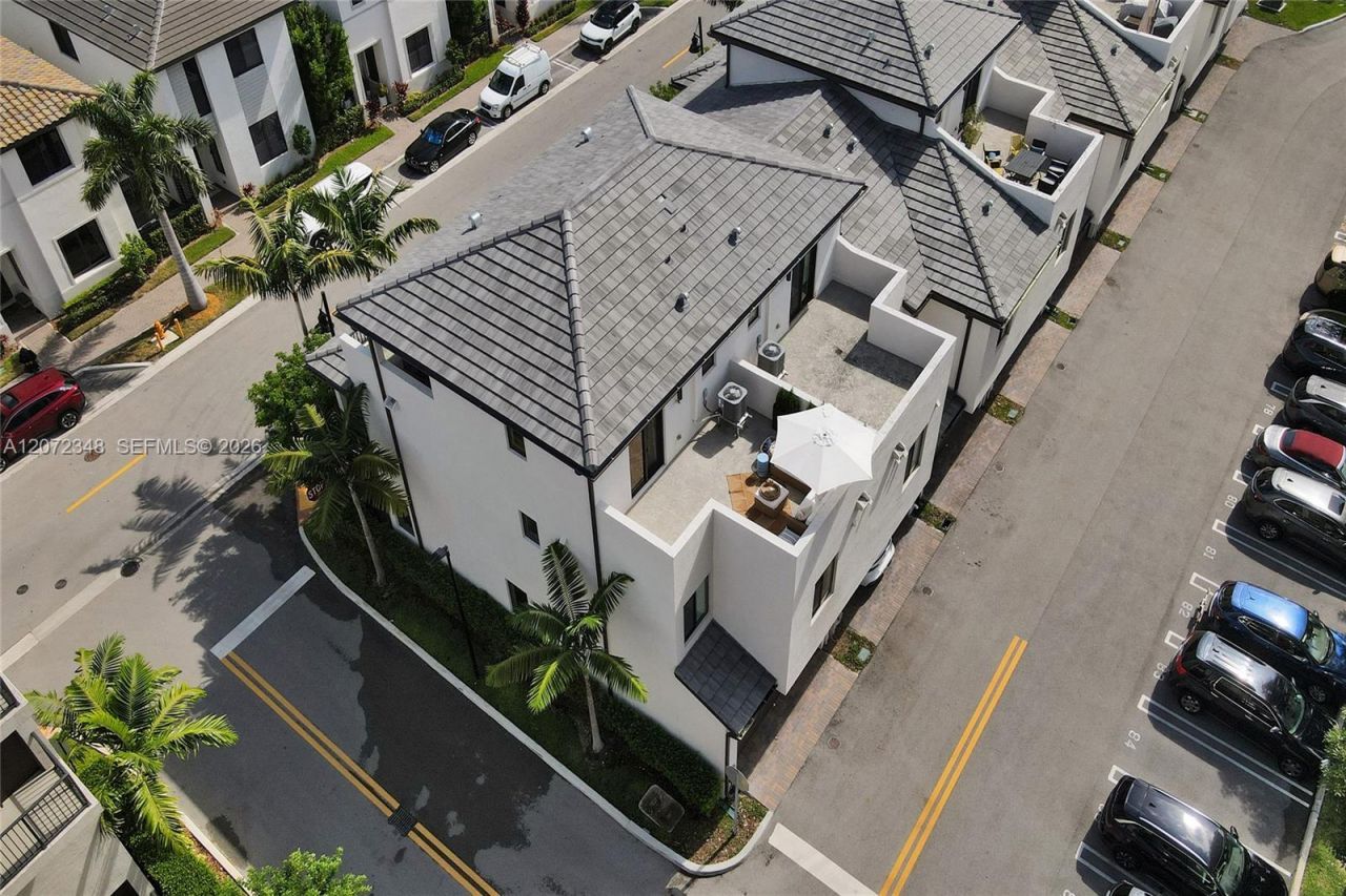 8166 NW 42nd St, Doral, FL 33166 Photo