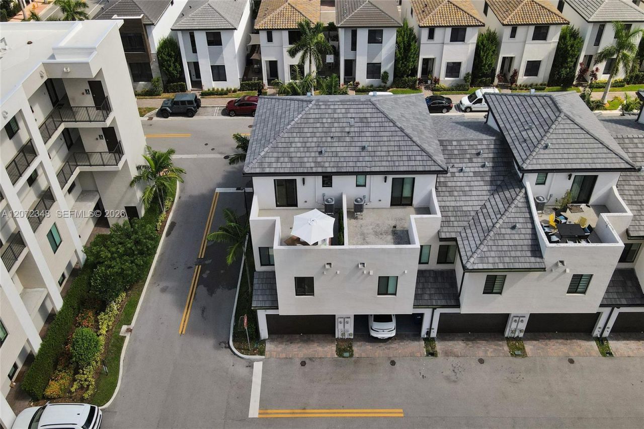 8166 NW 42nd St, Doral, FL 33166 Photo