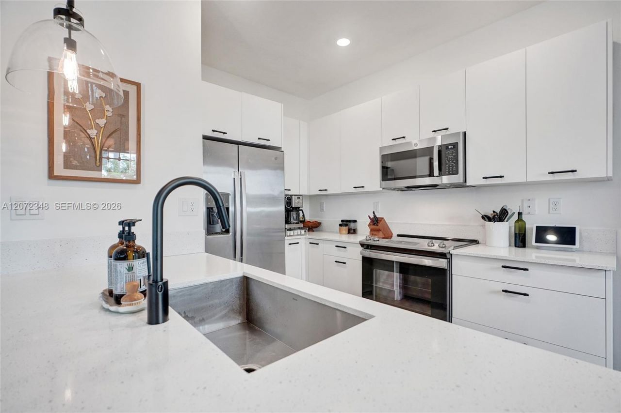 8166 NW 42nd St, Doral, FL 33166 Photo