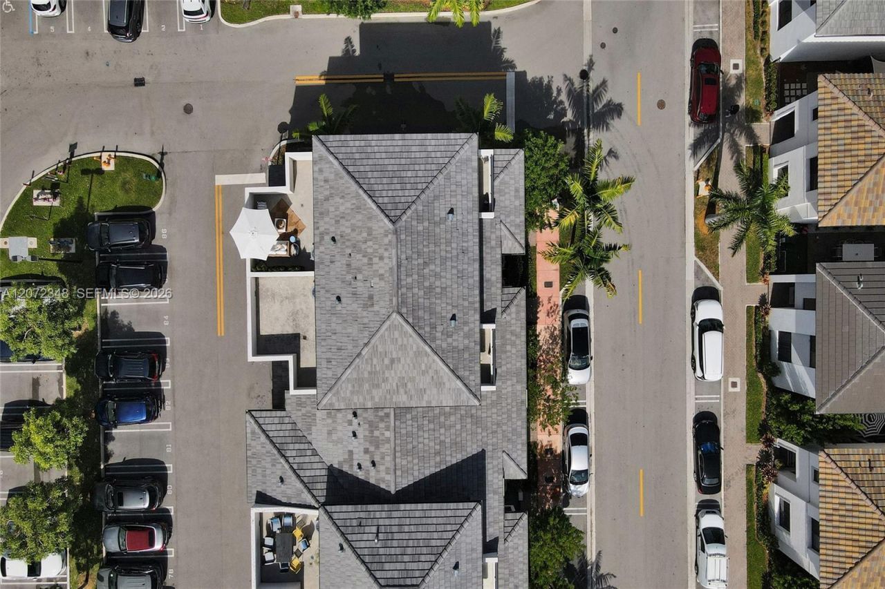 8166 NW 42nd St, Doral, FL 33166 Photo