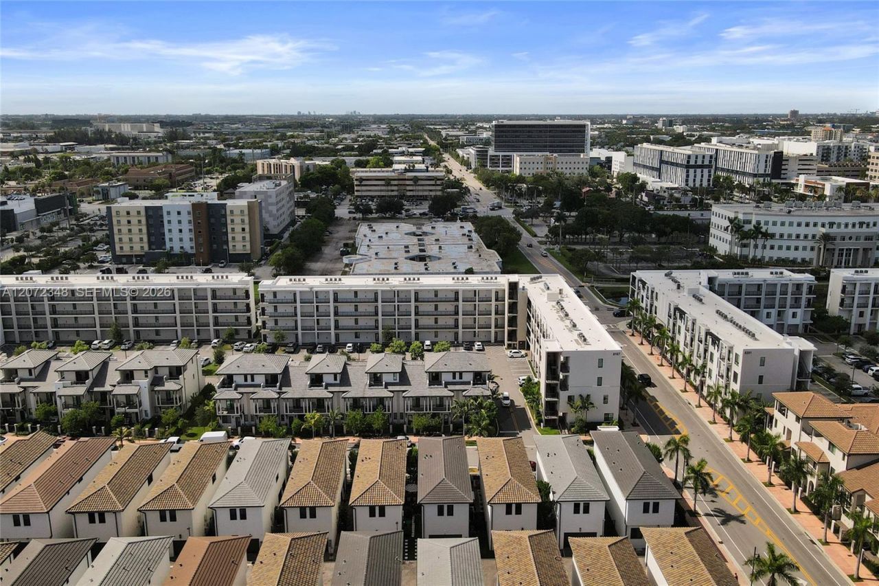 8166 NW 42nd St, Doral, FL 33166 Photo