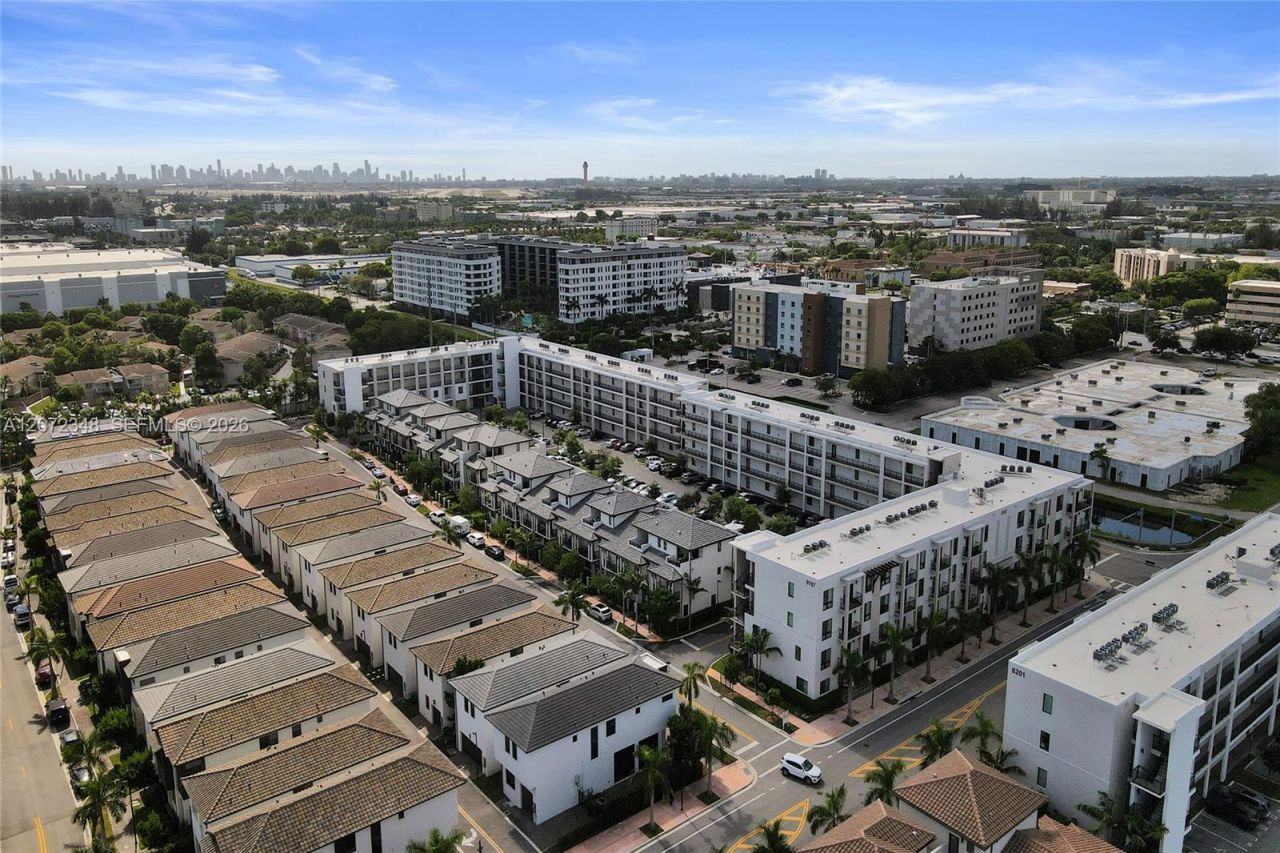 8166 NW 42nd St, Doral, FL 33166 Photo