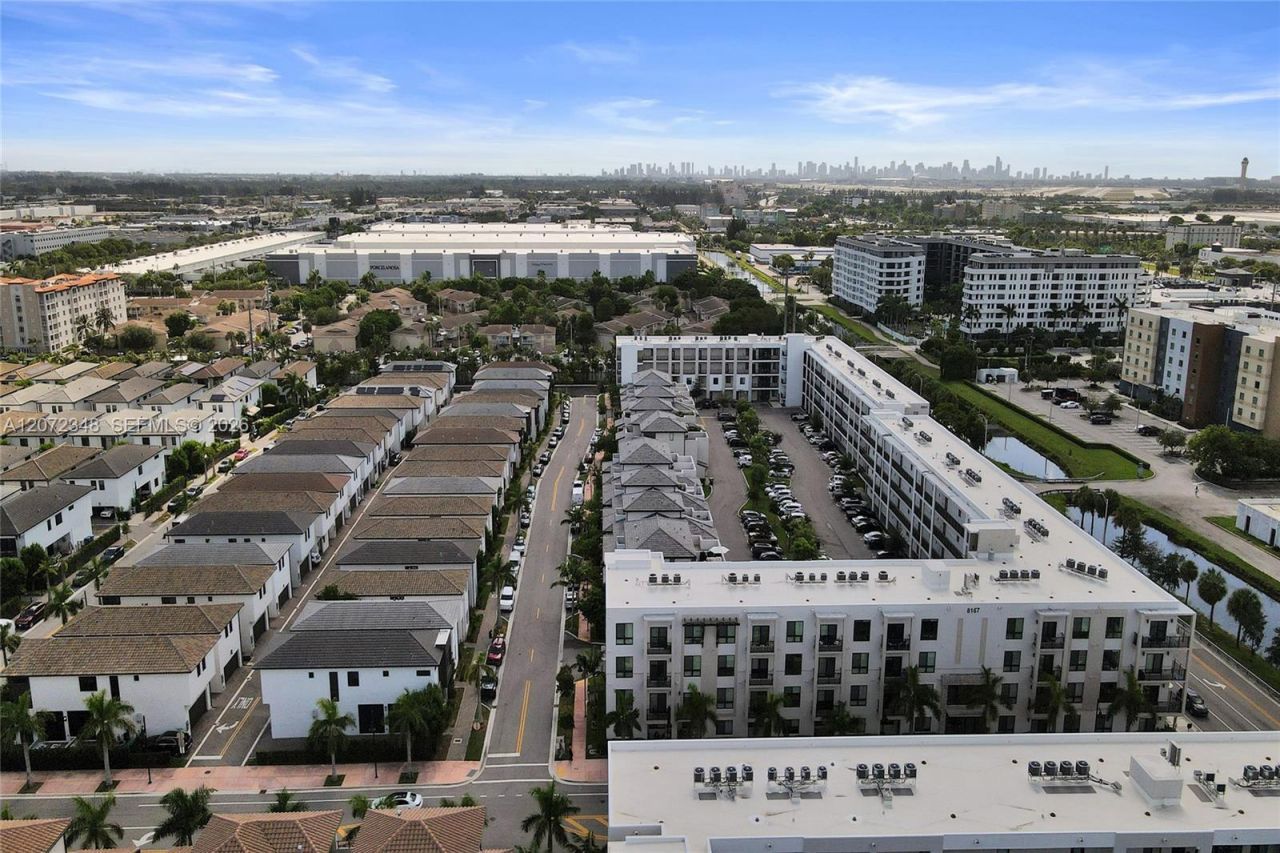 8166 NW 42nd St, Doral, FL 33166 Photo