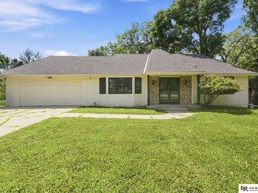 304 Bellevue Boulevard S, Bellevue, NE 68005