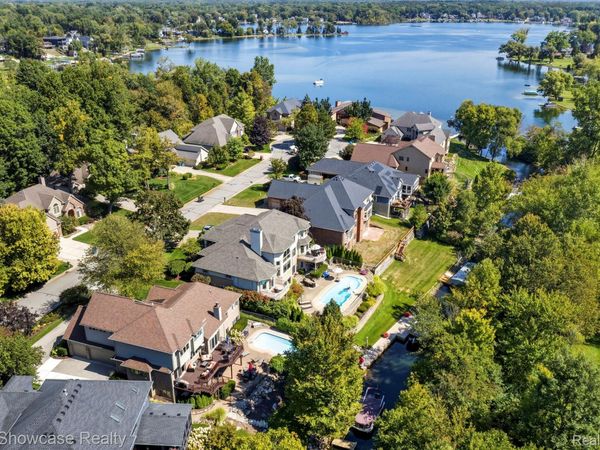 1539 Wandrei Court , Commerce Township, Mi 48382