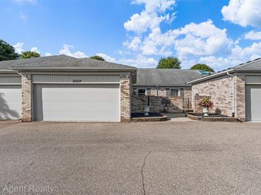 14430 Cove Creek Court, Shelby Township, Mi 48315