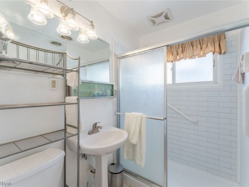 16225 Clearview Avenue, Cleveland, OH 44128 Photo 13