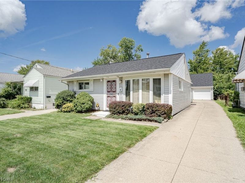 16225 Clearview Avenue, Cleveland, OH 44128 Photo 2