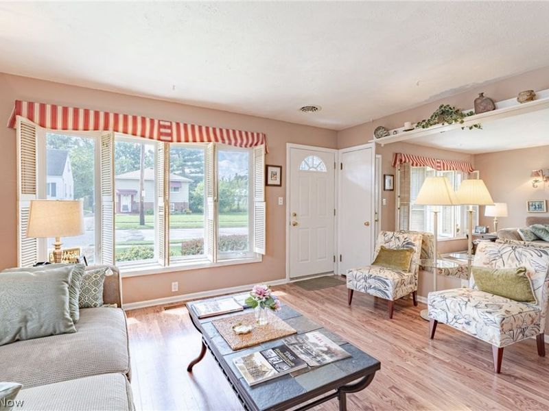 16225 Clearview Avenue, Cleveland, OH 44128 Photo 5