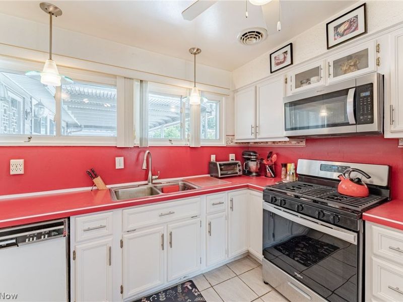 16225 Clearview Avenue, Cleveland, OH 44128 Photo 6