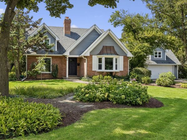 210 Eastern Avenue , Clarendon Hills, IL 60514