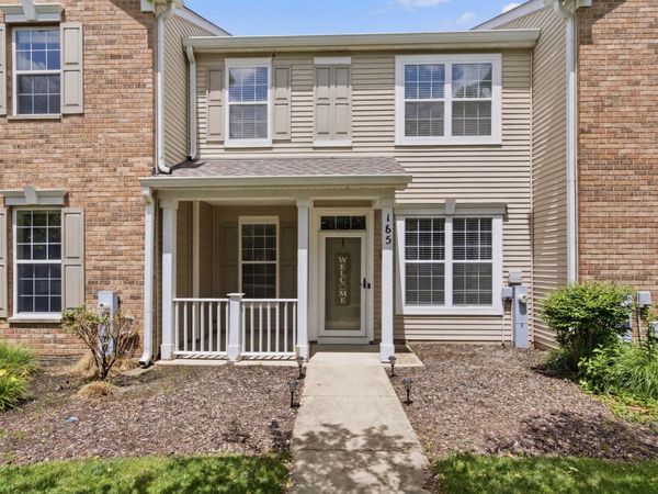 185 Springbrook Trail S, Oswego, IL 60543