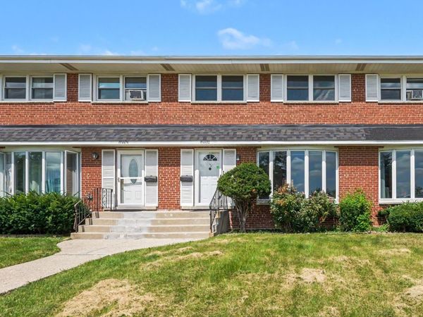 15W632 Virginia Lane , Elmhurst, IL 60126