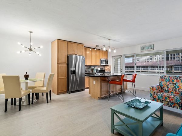 2881 NE 32ND Street, Unit 220, Fort Lauderdale, FL 33306