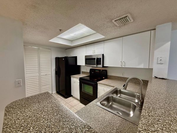 5041 Wiles Road, Unit 9-208, Coconut Creek, FL 33073