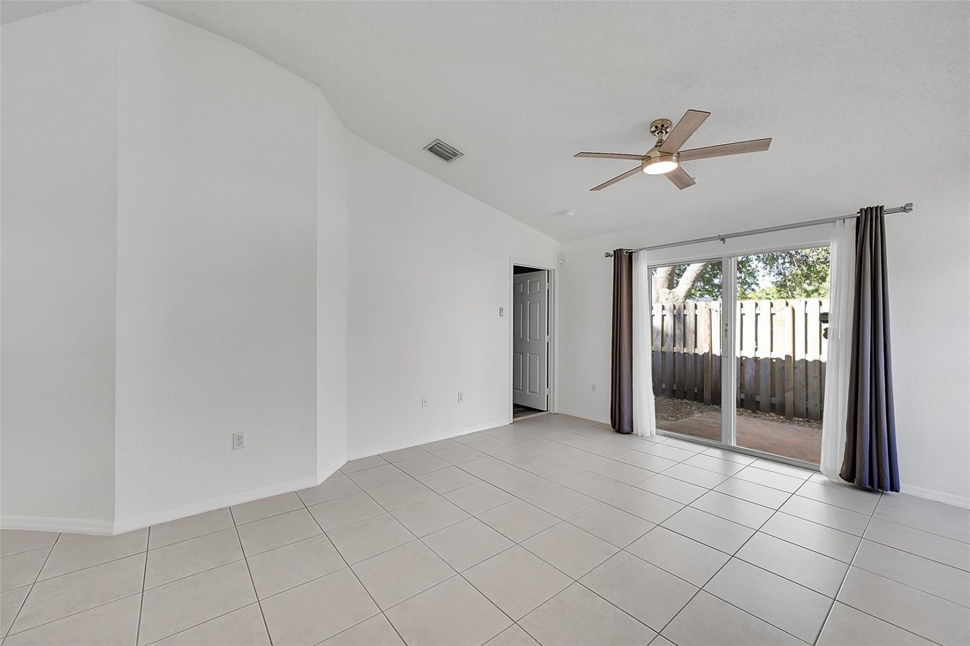 5361 NW 90th Avenue, Sunrise, FL 33351 Photo