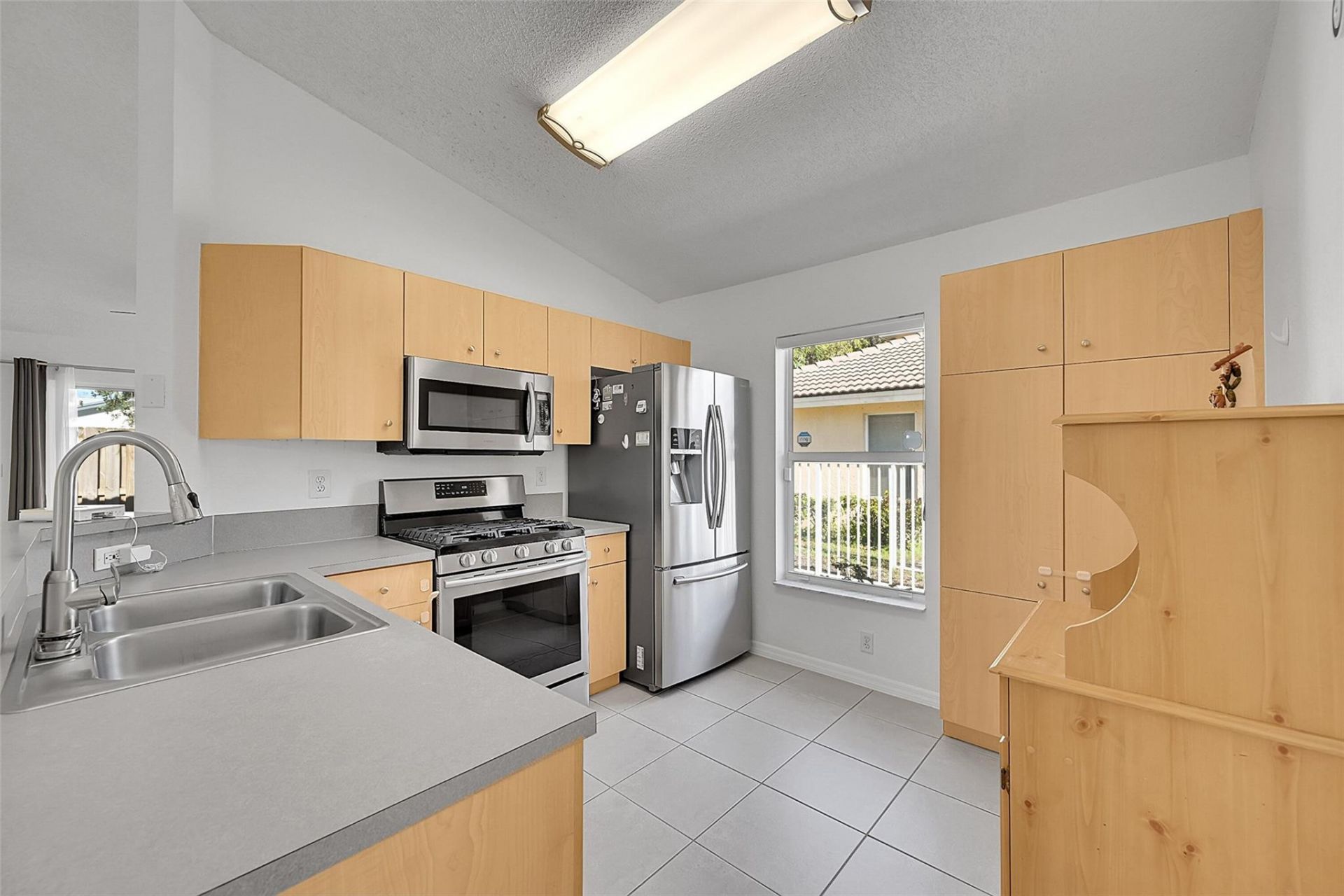 5361 NW 90th Avenue, Sunrise, FL 33351 Photo