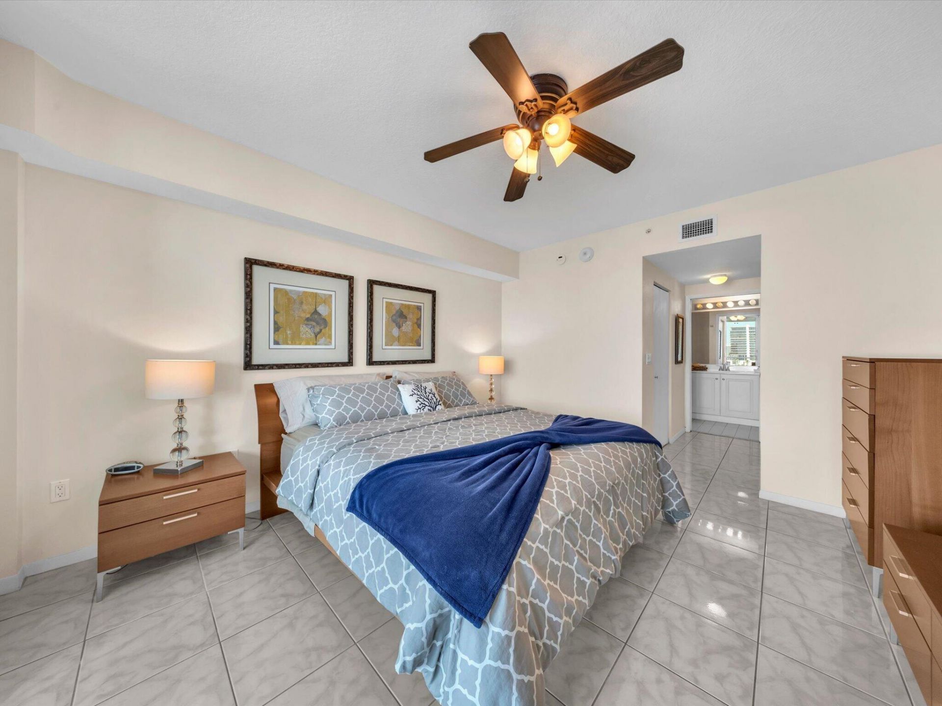 18100 N Bay Road, Unit 707, Sunny Isles Beach, FL 33160 Photo