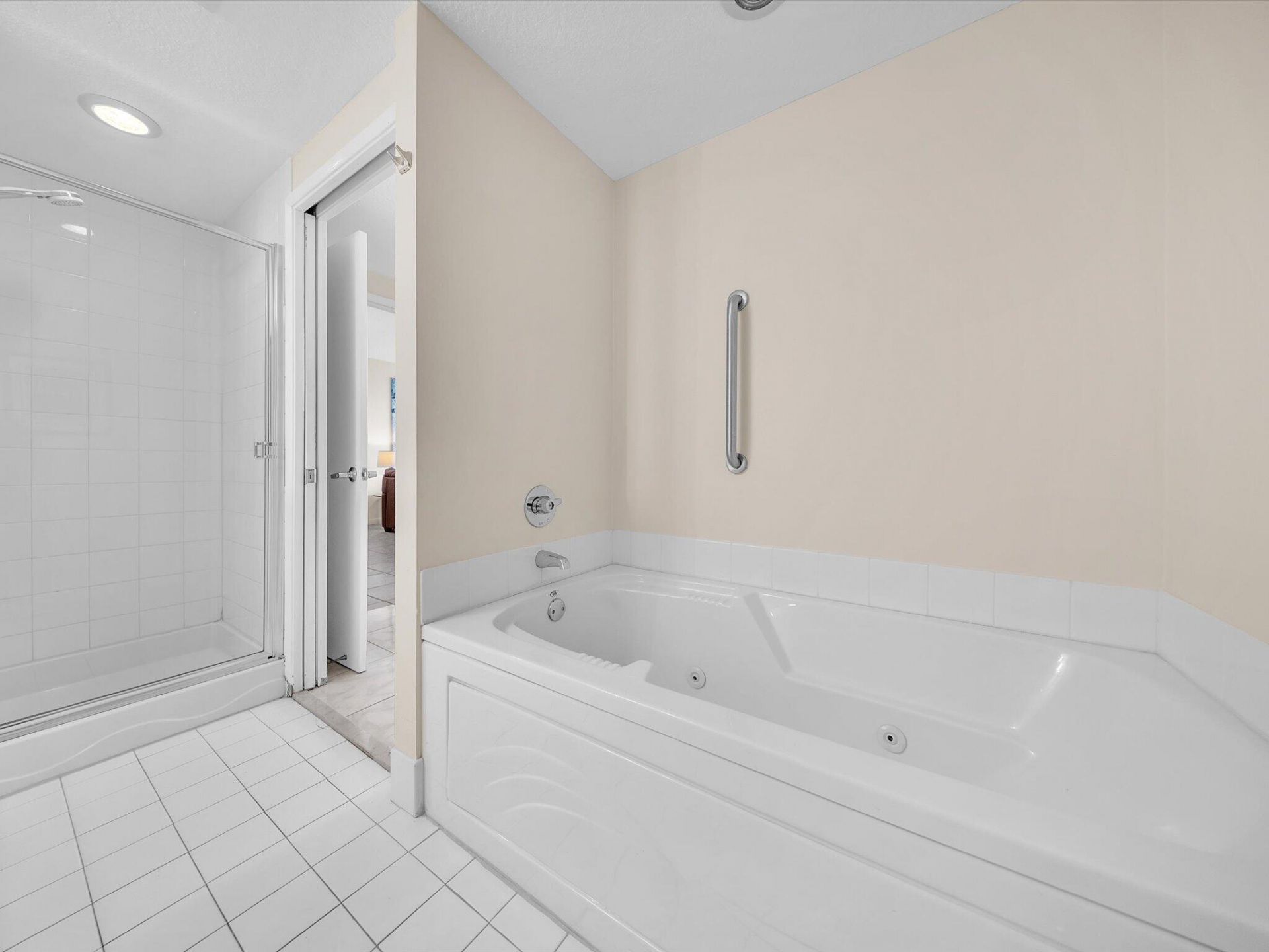 18100 N Bay Road, Unit 707, Sunny Isles Beach, FL 33160 Photo