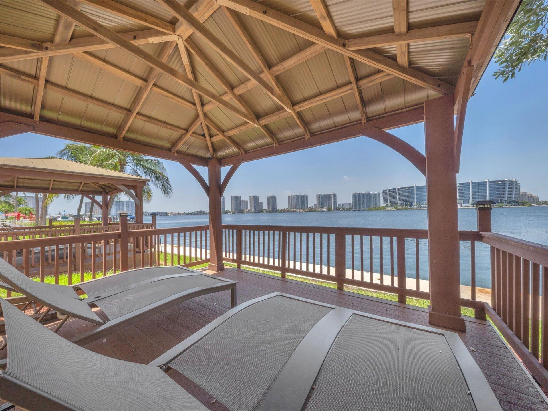 18100 N Bay Road, Unit 707, Sunny Isles Beach, FL 33160 Photo