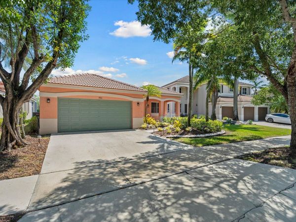 886 Sunflower Circle, Weston, FL 33327