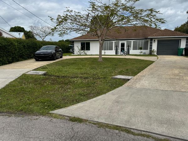 1691 SE Goucho Avenue, Port St. Lucie, FL 34952