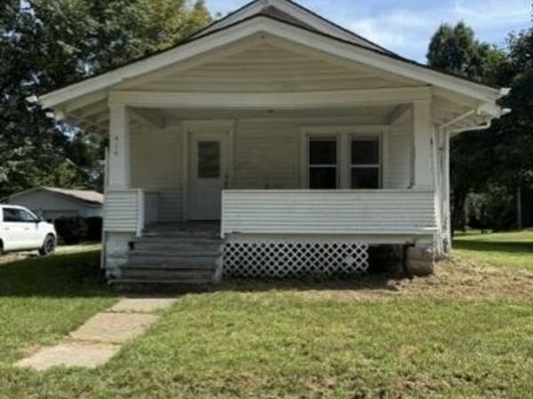 414 N West Street, Cameron, MO 64429