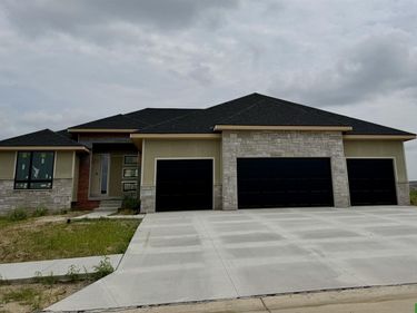 22111 Shiloh Drive, Gretna, NE 68028