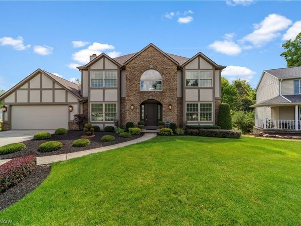 10187 Versailles Drive , Strongsville, OH 44136