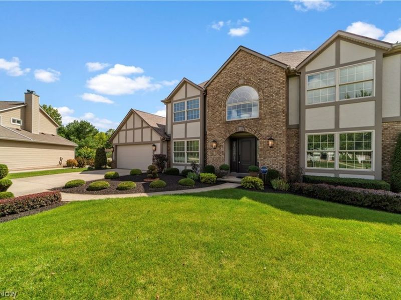 10187 Versailles Drive, Strongsville, OH 44136 Photo 2