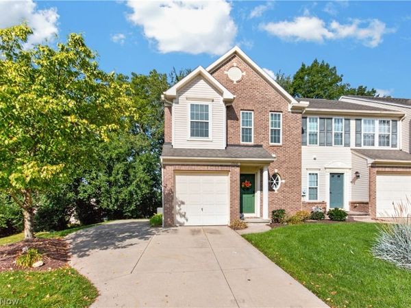 1506 Wellingshire Circle , Cuyahoga Falls, OH 44221