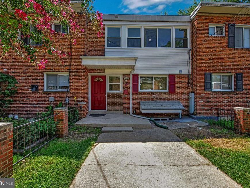 915 E Meadows Court , Oxon Hill, MD 20745 Main Photo