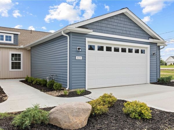 111 Brunswick Drive , Elyria, OH 44035